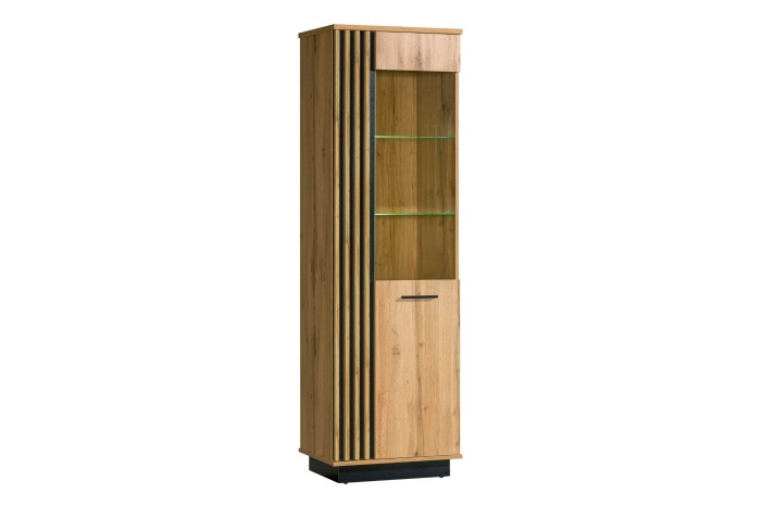 Hohe Standvitrine LAMI 02 in Eiche-Nachbildung mit dekorativen schwarzen Holzlamellen.