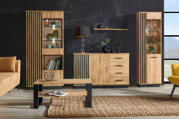 Wohnzimmer-Möbelset mit Vitrinen, Sideboard und Couchtisch in Eiche mit schwarzen Lamellen.