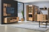 Wohnzimmer Set mit TV-Lowboard, Vitrine und Sideboard in Eichen-Optik mit schwarzen Details.