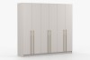 Moderner sechstüriger Kleiderschrank in Beige mit langen, goldenen Designer-Griffen.