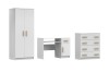 3-teiliges Kinderzimmer-Set in Weiß mit Holzgriffen: Kleiderschrank, Schreibtisch und Kommode.