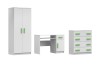 Modernes Jugendzimmer-Set weiß mit grünen Griffen: Kleiderschrank, Schreibtisch und Kommode.