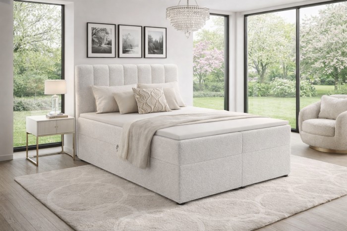 Elegantes weißes Boxspringbett Vincent aus Bouclé-Stoff im hellen Raum