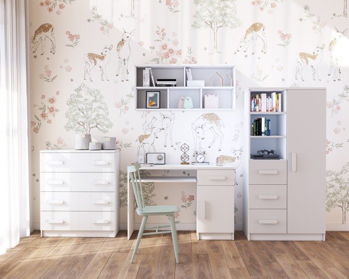 Kinderzimmer Set Inge in Weiß mit Schreibtisch, Kommode und Kleiderschrank vor Waldmotiv-Tapete