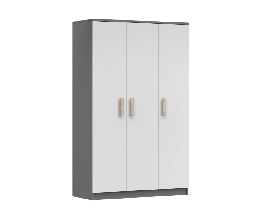 Dreitüriger Kleiderschrank in Grau und Weiß mit hellen Holzgriffen.