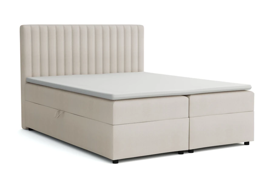 Beiges Boxspringbett mit gestepptem Kopfteil auf weißem Grund.