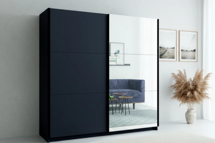 Anthrazitfarbener Schwebetürenschrank mit Spiegelfront im modernen Wohnambiente