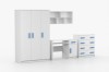 Jugendzimmer-Möbel weiß mit blauen Akzenten, Set aus Kleiderschrank, Kommode und Schreibtisch.