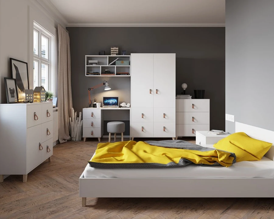Modernes Schlafzimmer mit weißem Kleiderschrank, Schreibtisch und Bett mit gelber Bettwäsche.