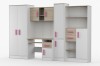 Jugendzimmer-Set in Weiß/Eiche mit pinken Griffen: Schreibtisch, Schrank und Regale.
