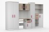 Komplette Mädchenzimmer-Einrichtung in Weiß und Eiche mit markanten pinken Griffen.