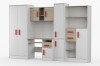 Modernes Kinderzimmer-Möbelset in Weiß und Eiche mit roten Griffen, inklusive Schreibtisch und Schrank.