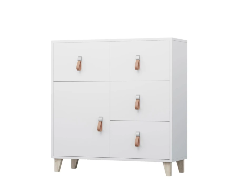Weiße Kommode mit Ledergriffen und Holzfüßen für das Kinderzimmer im skandinavischen Design.