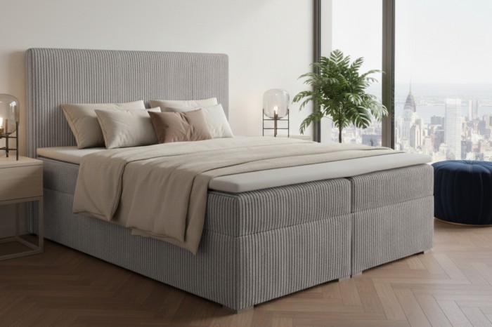 Modernes graues Boxspringbett in einem stilvollen Schlafzimmer mit großem Panoramafenster.