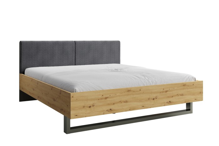 Modernes Bett aus Eiche mit grauem Polsterkopfteil und schwarzem Metallgestell.