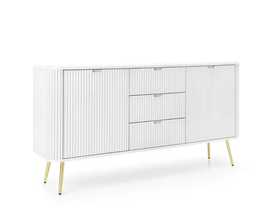 Modernes weißes Sideboard mit Riffel-Optik und eleganten goldenen Metallfüßen.