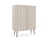 Beiges Sideboard mit vertikaler Riffeloptik und schwarzen Metallfüßen auf weißem Hintergrund.