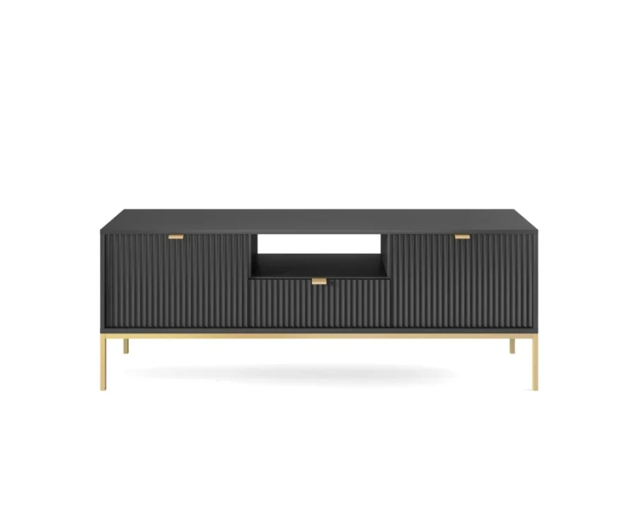 Schwarzes TV-Lowboard mit goldenen Füßen und Lamellenfront vor weißem Hintergrund.