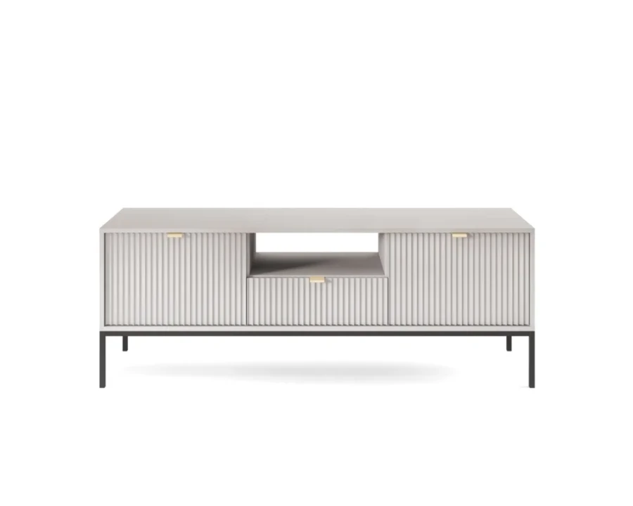 Modernes graues TV-Board mit geriffelter Front und eleganten Goldgriffen auf schwarzen Metallfüßen.