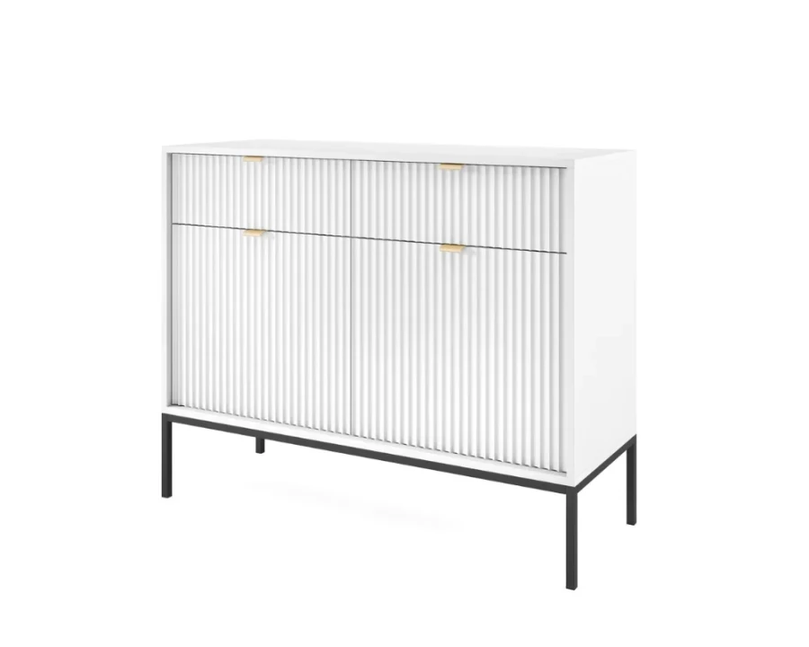 Modernes weißes Sideboard mit eleganter geriffelter Front und schmalen schwarzen Metallfüßen.