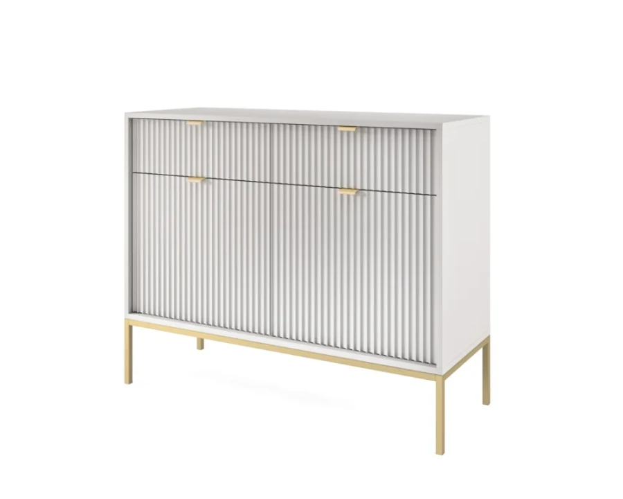 Modernes Sideboard in Grau mit Rillenstruktur und goldenem Metallgestell in der Schrägansicht.
