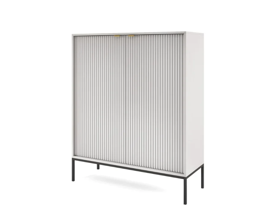 Seitenansicht des weißen Sideboards mit markanter vertikaler Linienstruktur.