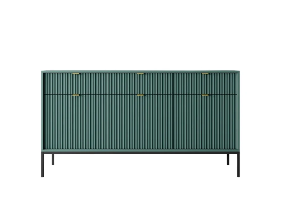 Modernes Sideboard in Dunkelgrün mit vertikalen Rillen und goldenen Griffen, Frontansicht.