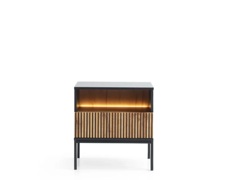 Kleiner SENTIO Beistellschrank mit Lamellen-Optik und beleuchtetem Fach in Eiche Schwarz.