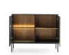 Offenes Sideboard mit Innenfächern in Eichenoptik und warmweißem LED-Licht.