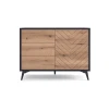 Elegantes Sideboard Diamant in Eiche-Nachbildung mit markantem Fischgrätmuster auf der Tür.
