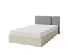 Modernes Doppelbett in Beige mit grau gepolstertem, zweiteiligem Kopfteil.