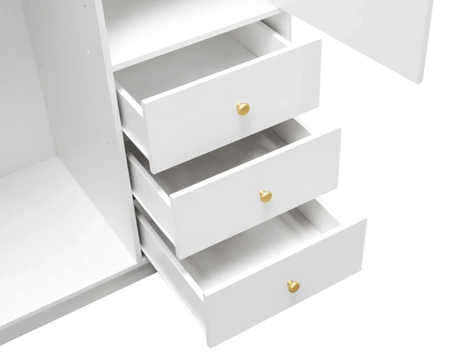 Detailansicht von drei offenen weißen Schubladen mit eleganten goldenen Knaufgriffen.