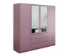 Stilvoller altrosa Kleiderschrank mit Spiegeln und drei Schubladen.