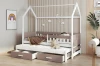 Weißes Kinderhausbett mit taupefarbenen Akzenten, ausziehbarer Liegefläche und zwei Bettkästen.
