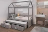 Graues Hausbett für Kinder mit zweiter Matratze zum Ausziehen und zwei Schubladen im Kinderzimmer.