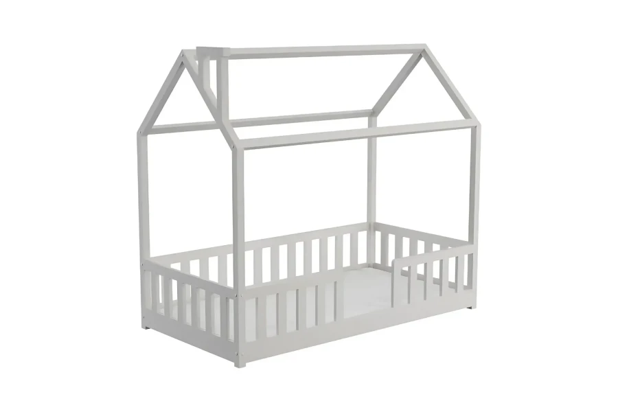 Modernes weißes Kinderbett im Haus-Design mit niedriger Barriere für maximale Sicherheit.