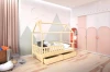 Modernes Montessori Hausbett aus Naturholz mit Bettkasten in hell gestaltetem Kinderzimmer.