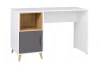 Moderner weißer Schreibtisch mit grauer Tür und Regalfach in Eiche-Optik für das Arbeitszimmer.