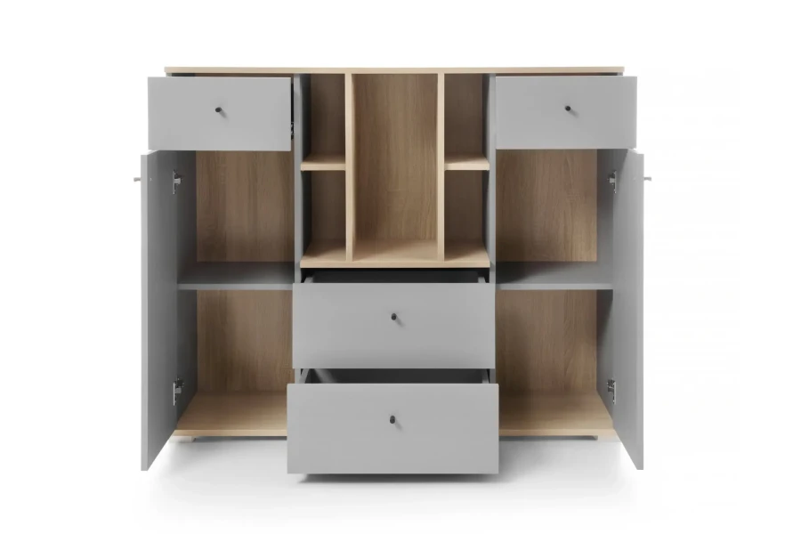 Geöffnetes graues Sideboard mit viel Stauraum, Einlegeböden und ausgezogenen Schubladen in Holzoptik.