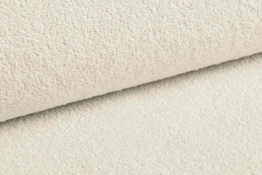 Nahaufnahme von weißem Bouclé-Stoff mit weicher Textur