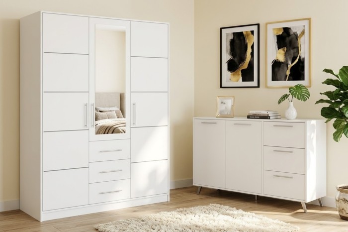 Weißer Kleiderschrank mit Spiegel und passende Kommode für ein modernes Schlafzimmer.