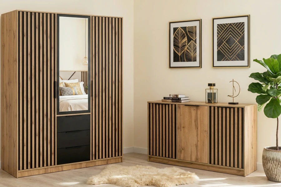 Möbel-Set Eiche mit Lamellen: Kleiderschrank mit Spiegel und passende Kommode im Schlafzimmer.