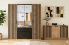 Einrichtungsbeispiel: Schlafzimmer-Möbel im Lamellen-Look in Eiche und Schwarz.