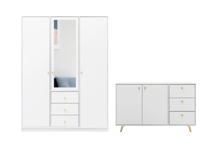 Set aus weißem Kleiderschrank mit Spiegel und passendem Sideboard.