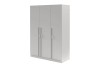 Moderne grijze kledingkast 3-deurs met strak design en lange grepen in minimalistische stijl.