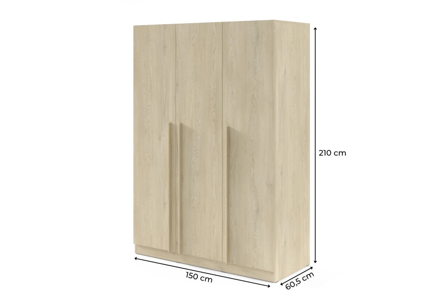 Dreitüriger Kleiderschrank Eiche hell mit Holzgriffen und Maßen 150x210x60,5 cm.