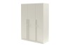 Beige 3-deurs kledingkast in minimalistisch design met lange grepen.