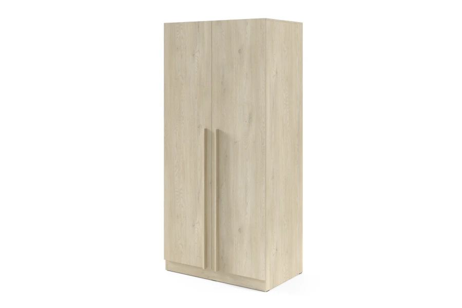 Zweitüriger Kleiderschrank in heller Eiche-Optik mit passenden Holzgriffen.