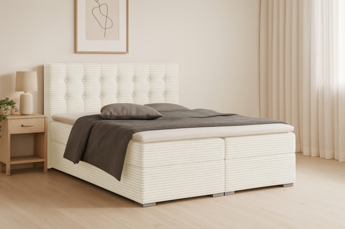 Stilvolles Schlafzimmer mit beigem Cord-Boxspringbett, Holz-Nachttisch und Vorhängen.