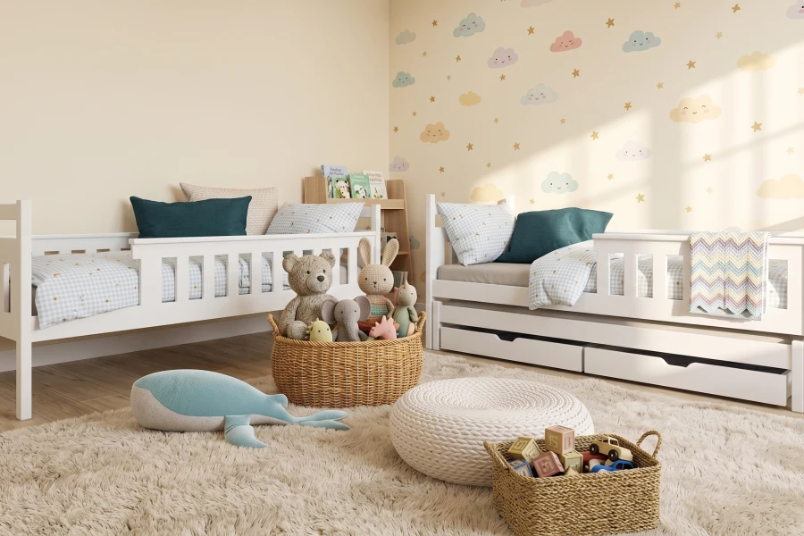 Zwei separate weiße Kinderbetten im hellen Spielzimmer.
